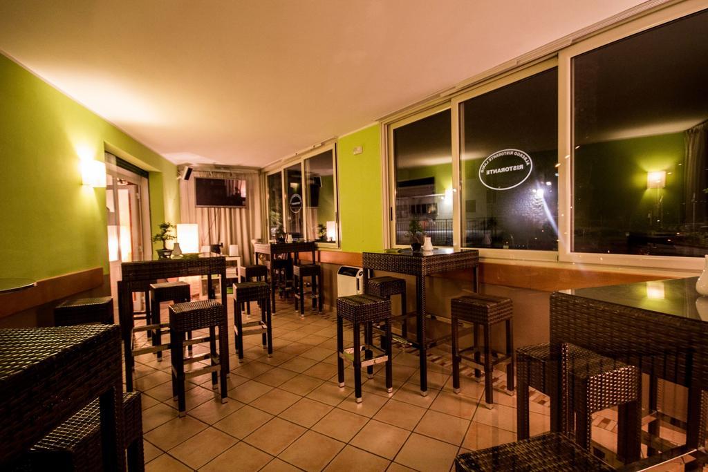 Albergo Lario جيرا لاريو المظهر الخارجي الصورة